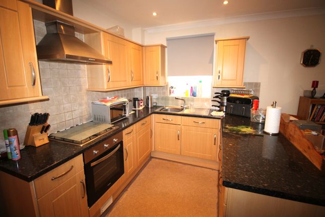 Flat B, 24, Dunalley Street, Cheltenham photo 3