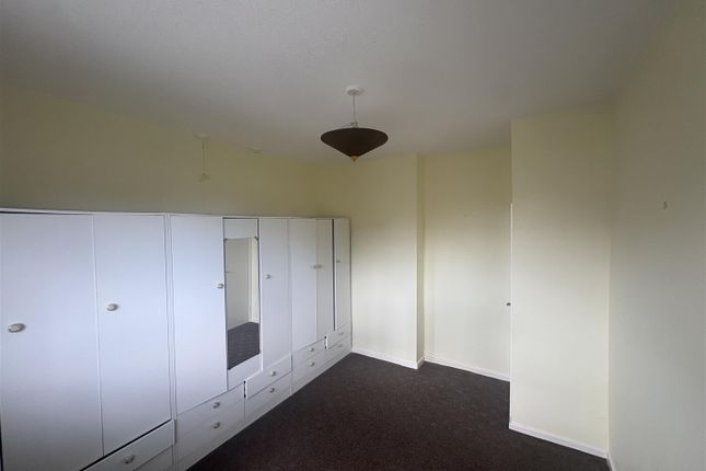 28, Bedford Avenue, Hyde photo 5