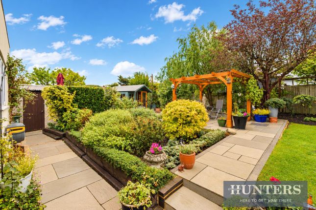 Latimer Close, Worcester Park photo 2