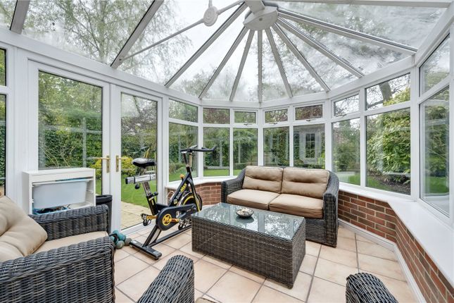 20, Lower Sand Hills, Surbiton photo 4