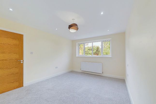 Town house to rent in Madeira Avenue, Bromley