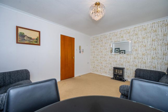 Flat for sale in Parklands, Rainford, St. Helens