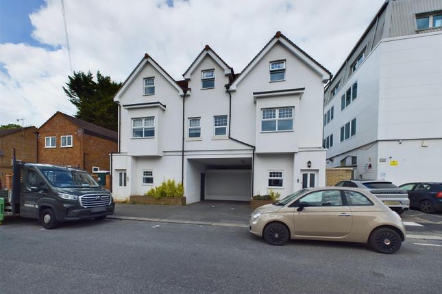Thumbnail Flat for sale in Lower Road, Kenley