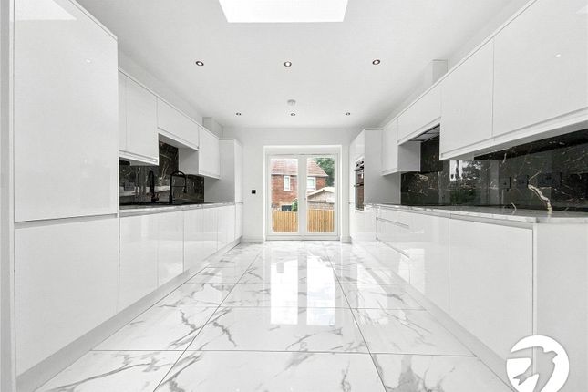 4-bed house on 205, Sturdee Avenue, Kent, £400,000