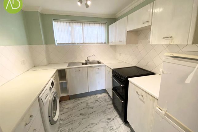 24, Woodgrange Court, Hoddesdon photo 2