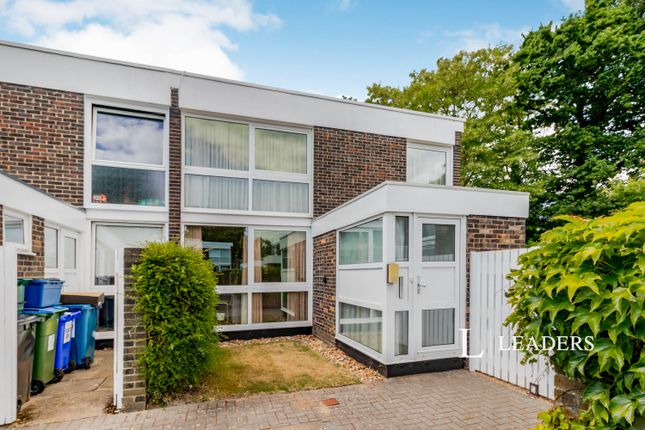 3-bed house on 26, Brackley, Weybridge, £2,500/mo