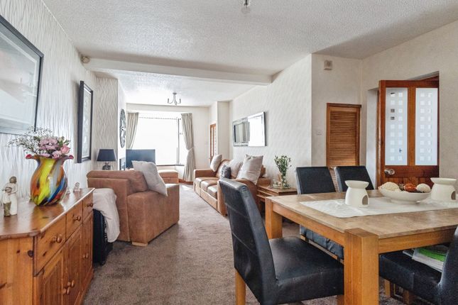13, Buckingham Road, Manchester photo 4