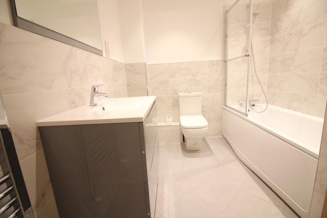 Flat for sale in Regina Road, Southall