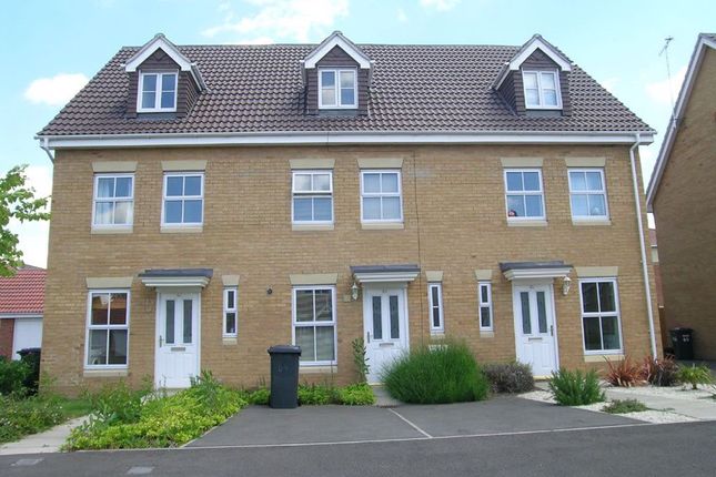 Thumbnail Property to rent in Scholars Walk, Langley, Slough