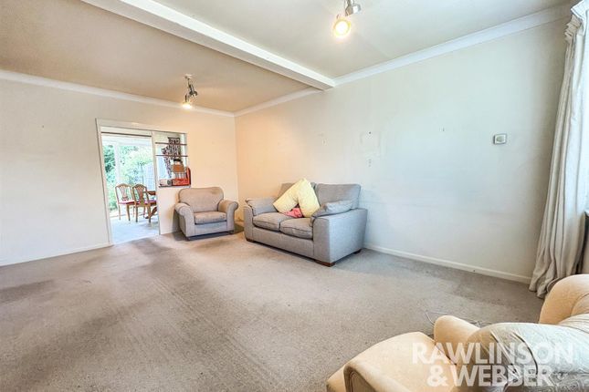 45, Dundas Gardens, West Molesey photo 2