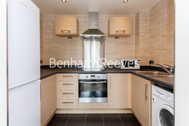 Flat to rent in Needleman Close, Colindale