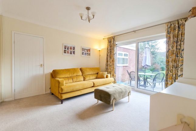 47 Nash Grove Lane, Finchampstead, Berkshire photo 4