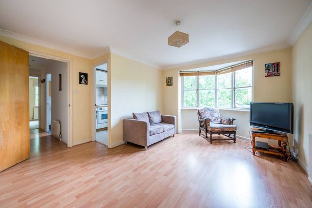 1-bed flat on Halley Gardens, Blackheath, £250,000