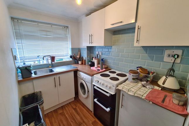 17, Treagore Road, Southampton photo 4
