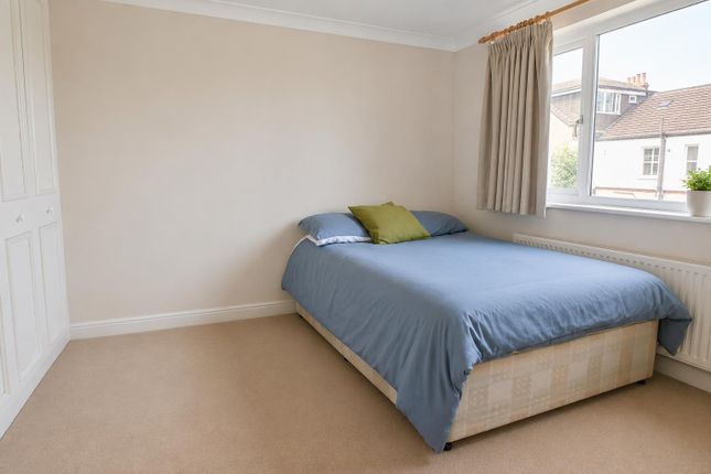 116C, Woodman Road, Brentwood photo 4