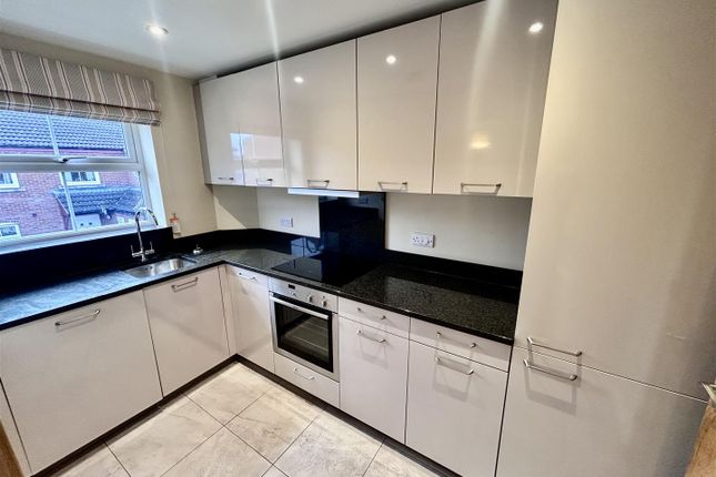 17, Warwick Court, Newark photo 3