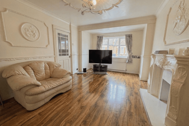 52, Botha Road, London photo 2