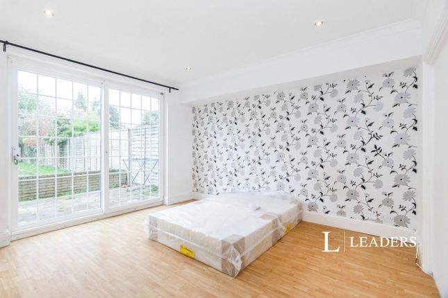 Room 7, 86, Elgar Avenue, Surbiton photo 4