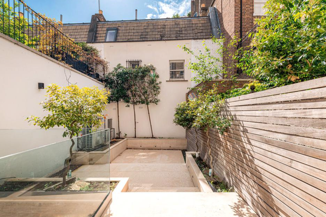 Terraced house for sale in Albion Street, London