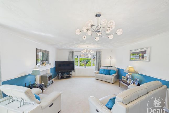 8, Coombs Road, Coleford photo 4