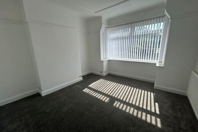 4, Wirral photo 4