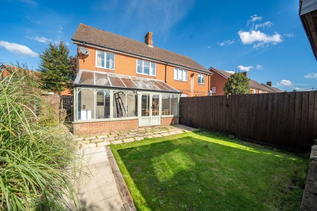 7 Stable Close, Andover photo 2