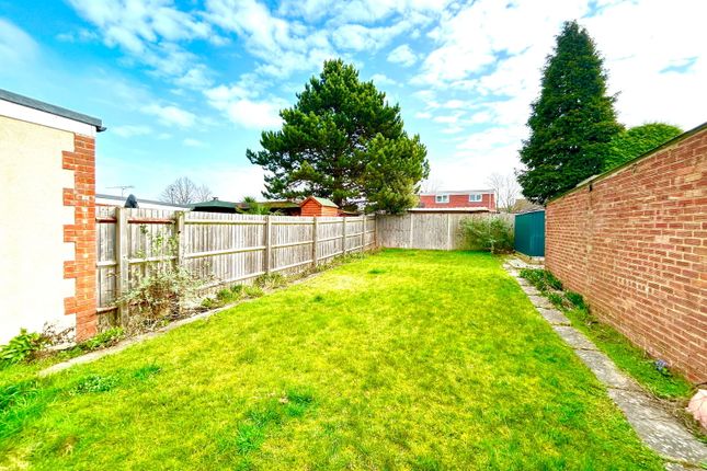 6, Pynders Lane, Dunstable photo 3