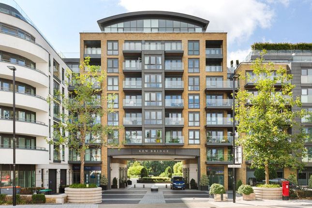 2-bed flat on 88 Belvedere House, 8, Kew Bridge Road, Brentford, £600,000