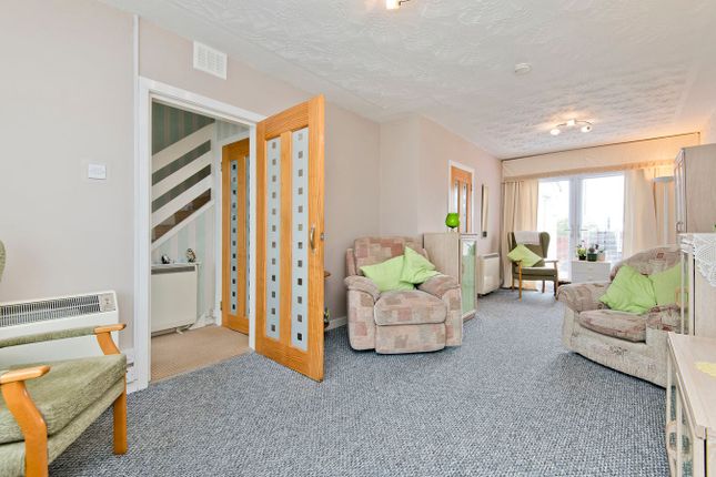 167, Overton Mains, Kirkcaldy photo 4