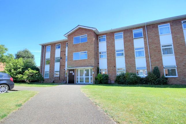 Flat to rent in Bath Road, Reading, Berkshire