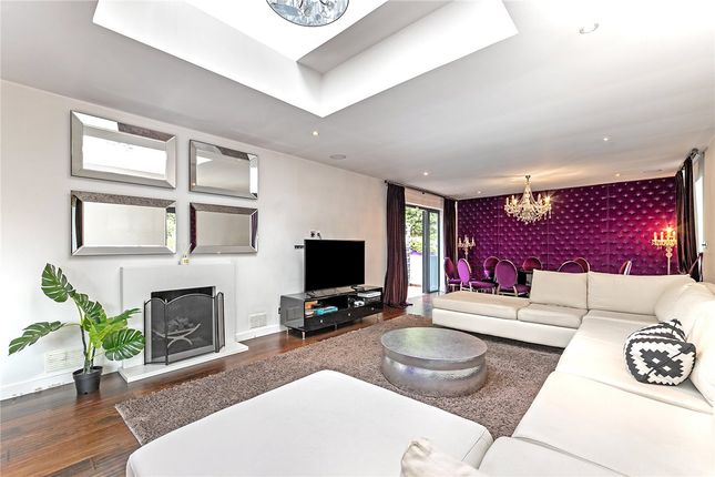 Thumbnail Bungalow for sale in Canonsfield, Welwyn, Hertfordshire