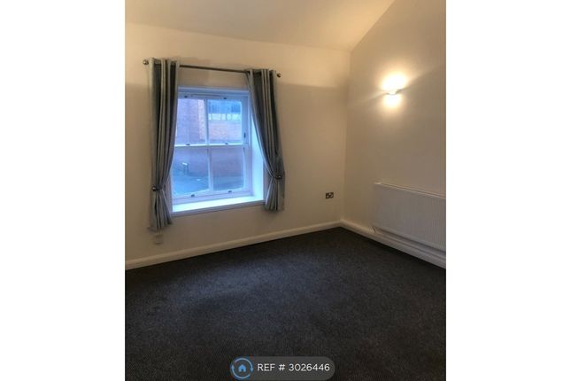 Flat, High View Furlong Parade, Stoke-On-Trent photo 5