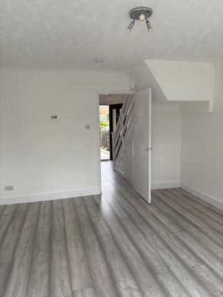 25, Symonds Green Road, Stevenage photo 4