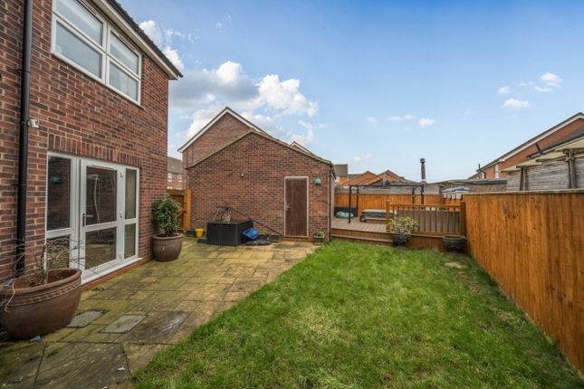 16, Amberley Close, Grimsby photo 4
