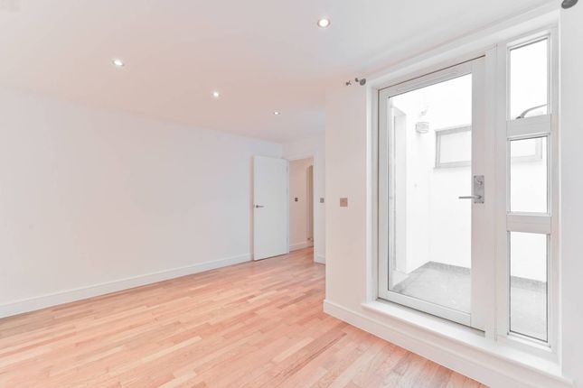 Flat for sale in Gerards Place, Clapham Common North Side, London