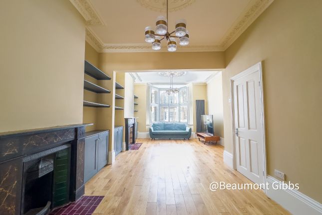 116, Woodhill, London photo 4