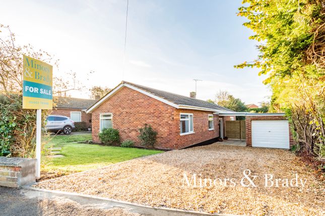 3 bed detached bungalow for sale in Broadwater Way, Horning, Norwich NR12