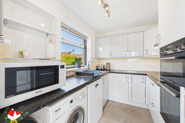 9 Walnut Close, Gloucester photo 3