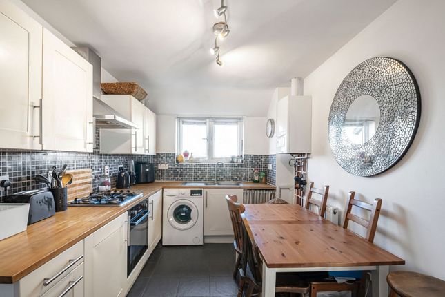 16 Essex Court, Station Road, London photo 4
