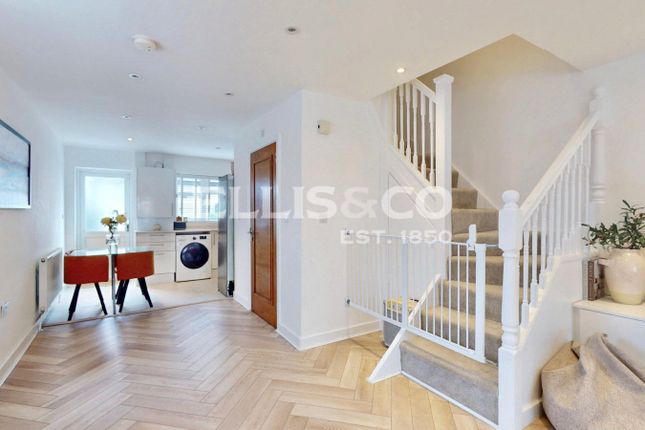 FLAT 3, 17, Locarno Road, Greenford photo 2