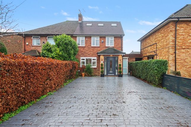 40 Highwood Avenue, Bushey photo 2