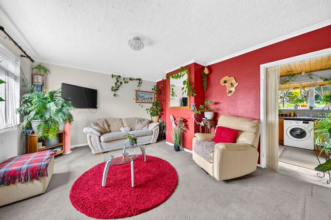 55, Godric Crescent, Croydon photo 4