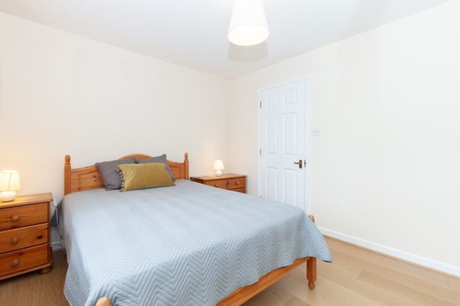 22 Kimber Close, Ladder Hill, Wheatley photo 2