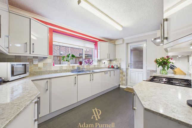 18 Lupin Close, Hinckley photo 3