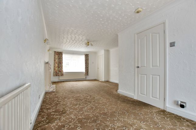 18, Churchfield Road, Leeds photo 4
