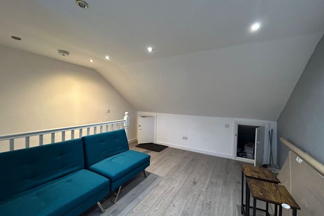 Flat 2, 84 Kingsley Road, Hounslow photo 4