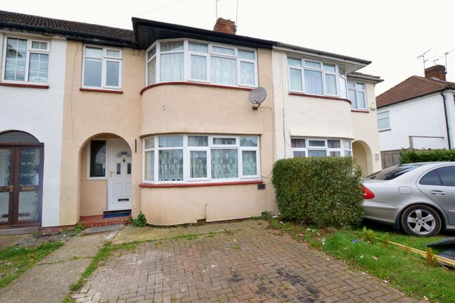 Thumbnail Terraced house to rent in Stafford Avenue, Farnham Royal, Slough