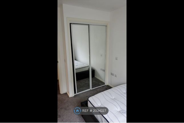 Flat to rent in High Rd, London