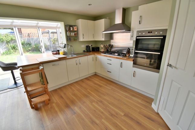 20, Coppins Close, West Parley photo 3