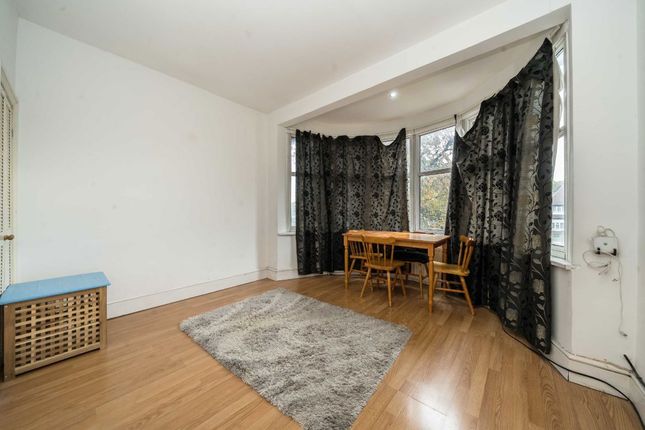 Flat B, 289, Watford Way, London photo 3